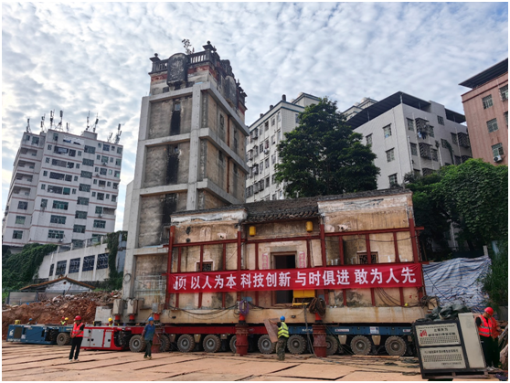 深圳市龙华区一座百年碉楼迁移到位