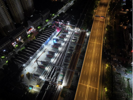 8000吨铁路桥梁成功 “移旧换新” 上海先为“黑科技”助力攻坚克难